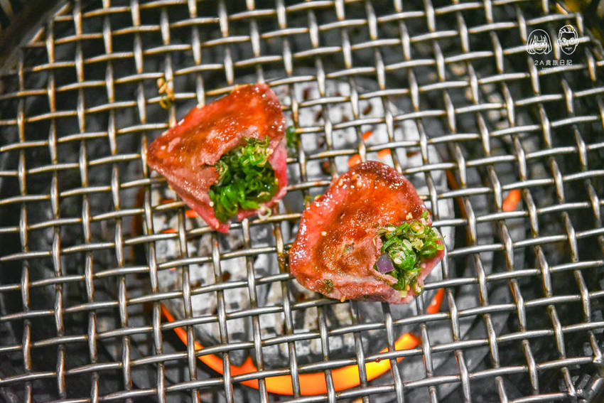 山鯨燒肉：-2020新菜單！不用出國就可以穿和服在櫻花季、楓葉季場景拍照的日式燒肉店，適合情侶約會慶生！