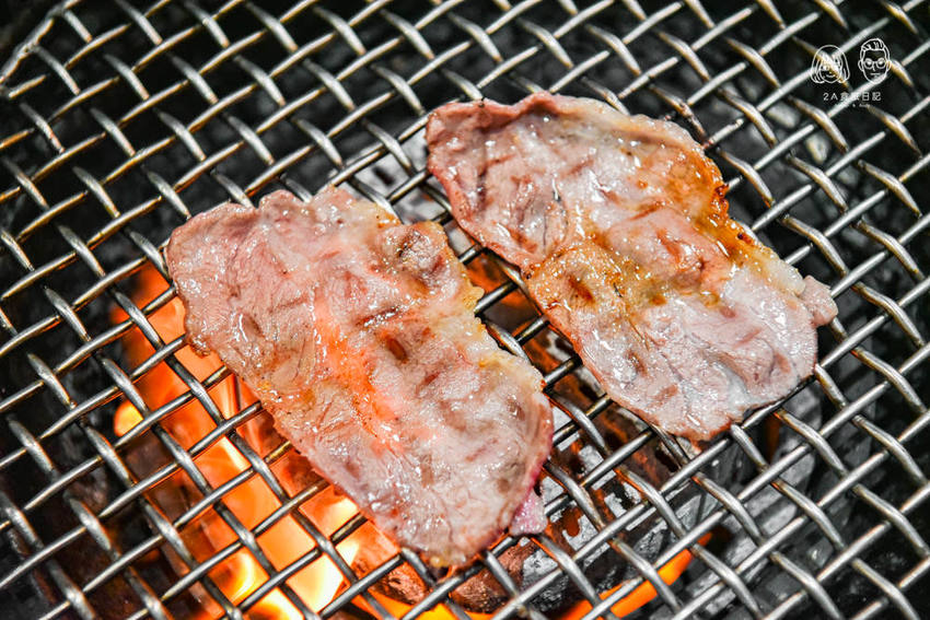 山鯨燒肉：-2020新菜單！不用出國就可以穿和服在櫻花季、楓葉季場景拍照的日式燒肉店，適合情侶約會慶生！