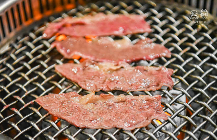 山鯨燒肉：-2020新菜單！不用出國就可以穿和服在櫻花季、楓葉季場景拍照的日式燒肉店，適合情侶約會慶生！