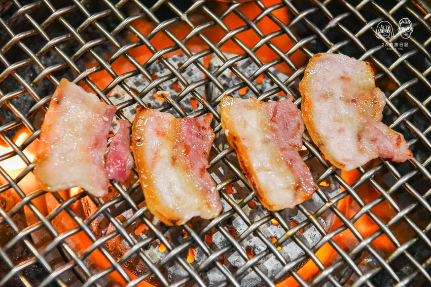 山鯨燒肉：-2020新菜單！不用出國就可以穿和服在櫻花季、楓葉季場景拍照的日式燒肉店，適合情侶約會慶生！