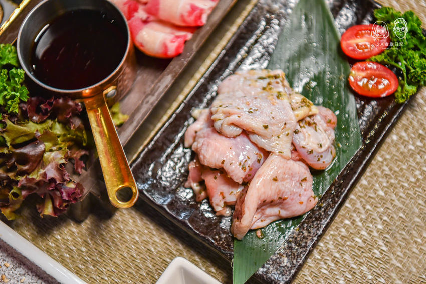 山鯨燒肉：-2020新菜單！不用出國就可以穿和服在櫻花季、楓葉季場景拍照的日式燒肉店，適合情侶約會慶生！