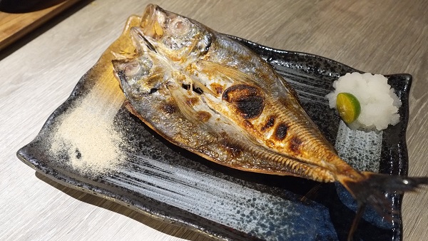 山鯨燒肉:台中北區日式燒肉-山鯨燒肉. 好吃好拍好停車空間環境有主題.茶六新進敵