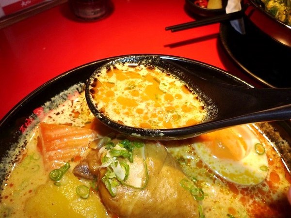 大心 新泰式麵食(台北三越南西店)：濃郁的湯頭,酸辣的滋味-大心新泰式麵食(新光三越南西店)体驗心得