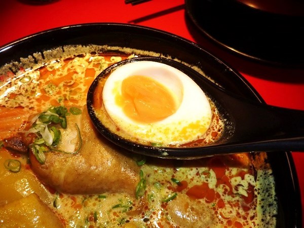 大心 新泰式麵食(台北三越南西店)：濃郁的湯頭,酸辣的滋味-大心新泰式麵食(新光三越南西店)体驗心得