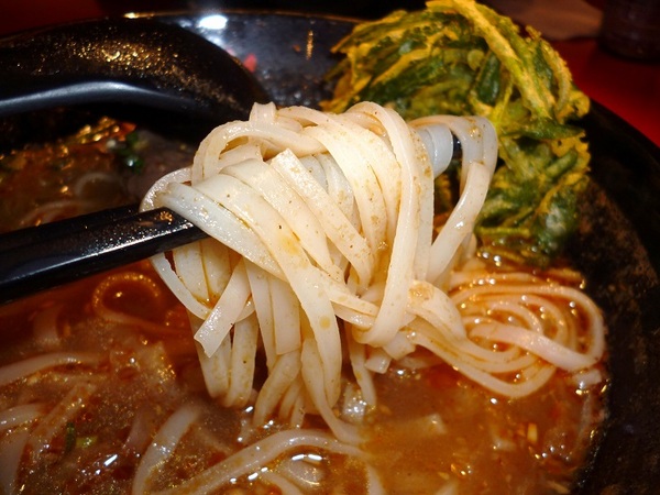 大心 新泰式麵食(台北三越南西店)：濃郁的湯頭,酸辣的滋味-大心新泰式麵食(新光三越南西店)体驗心得