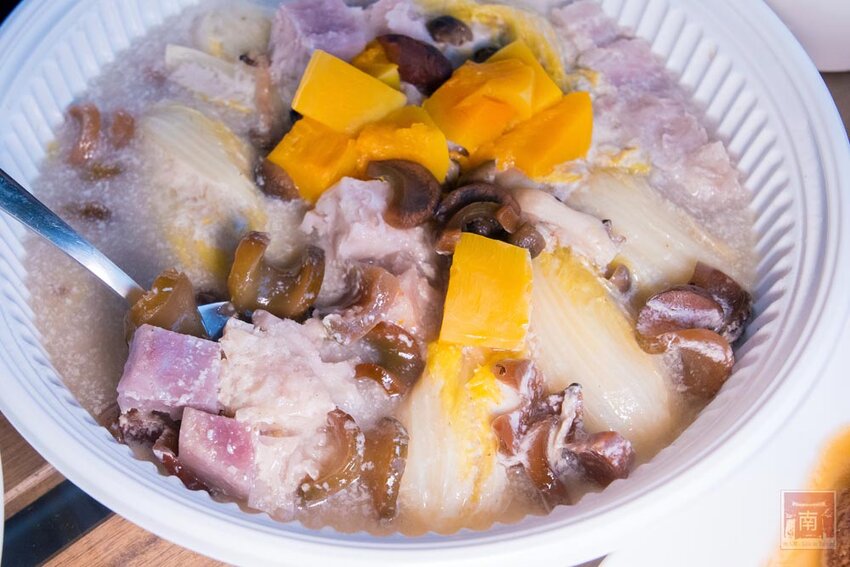 【宅配美食】40年台南素食名店推出宅配｜母親節套餐免運送到家｜50年研發料理師傅｜滿滿料的蟲草首烏燉盅｜小孩也愛的曼餘米糕~天心岩素食宅配 - 南人幫