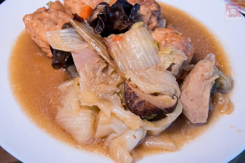 【宅配美食】40年台南素食名店推出宅配｜母親節套餐免運送到家｜50年研發料理師傅｜滿滿料的蟲草首烏燉盅｜小孩也愛的曼餘米糕~天心岩素食宅配 - 南人幫