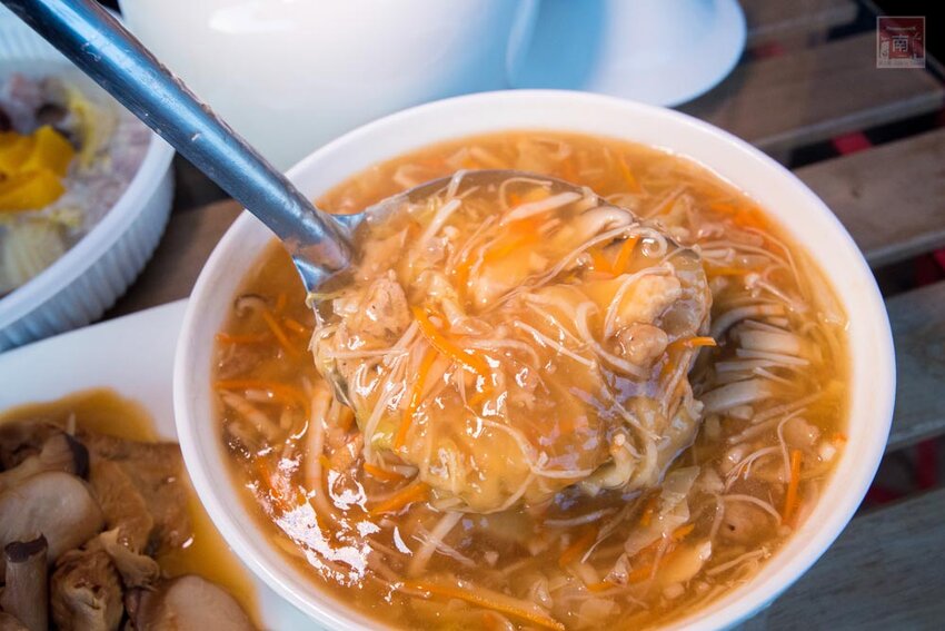 【宅配美食】40年台南素食名店推出宅配｜母親節套餐免運送到家｜50年研發料理師傅｜滿滿料的蟲草首烏燉盅｜小孩也愛的曼餘米糕~天心岩素食宅配 - 南人幫