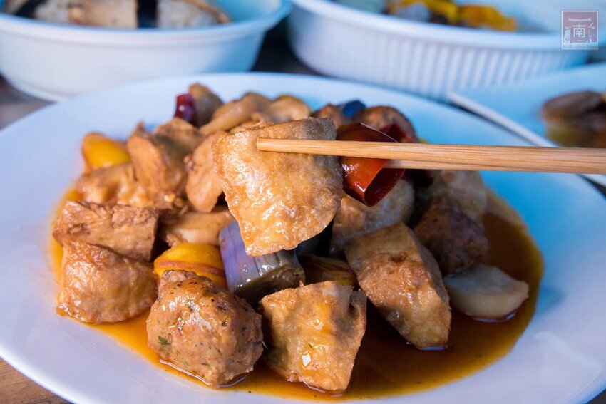 【宅配美食】40年台南素食名店推出宅配｜母親節套餐免運送到家｜50年研發料理師傅｜滿滿料的蟲草首烏燉盅｜小孩也愛的曼餘米糕~天心岩素食宅配 - 南人幫