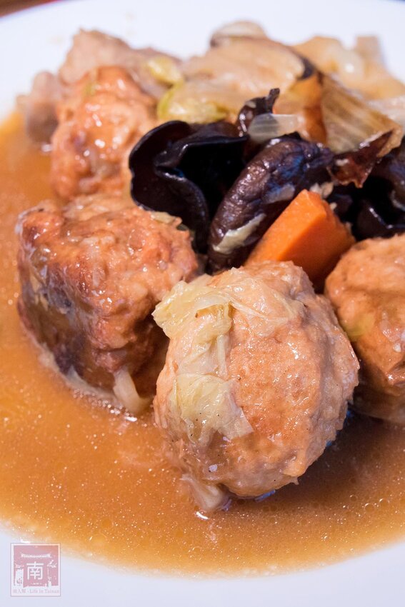 【宅配美食】40年台南素食名店推出宅配｜母親節套餐免運送到家｜50年研發料理師傅｜滿滿料的蟲草首烏燉盅｜小孩也愛的曼餘米糕~天心岩素食宅配 - 南人幫