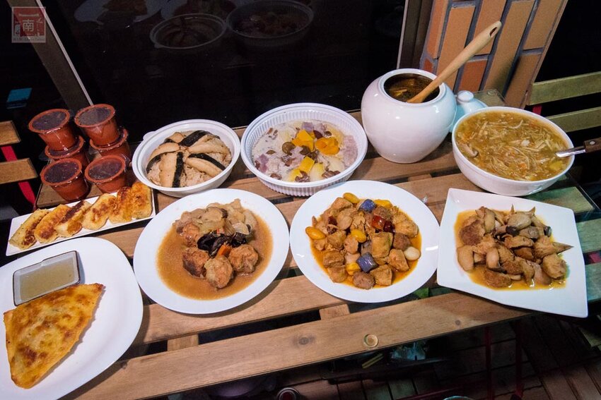 【宅配美食】40年台南素食名店推出宅配｜母親節套餐免運送到家｜50年研發料理師傅｜滿滿料的蟲草首烏燉盅｜小孩也愛的曼餘米糕~天心岩素食宅配 - 南人幫