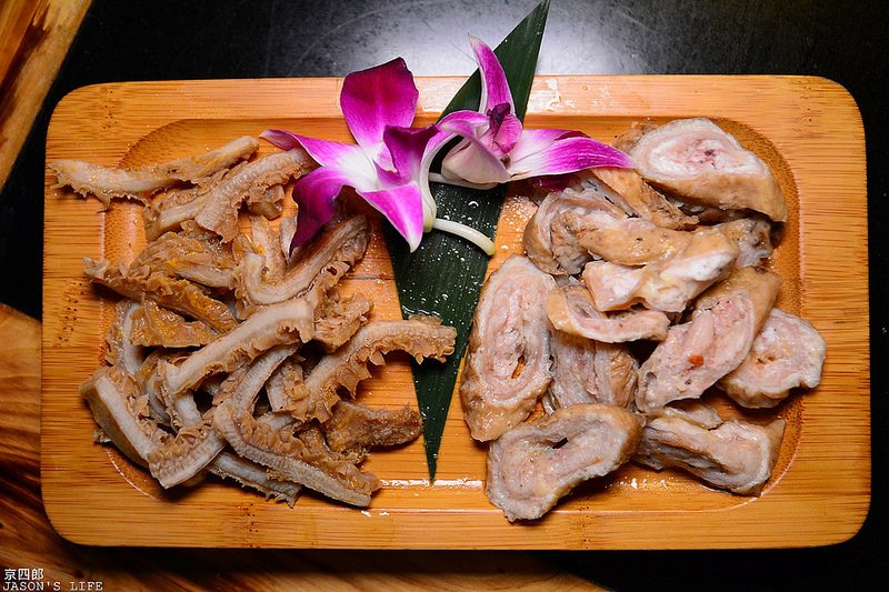 牛肚则是带点弹牙有嚼劲