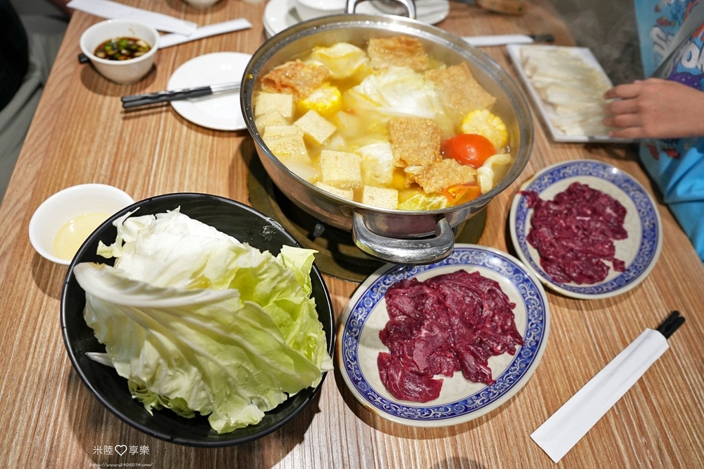 高雄溫體牛火鍋！牛老大涮牛肉連4年必比登推薦，高雄必吃美食。