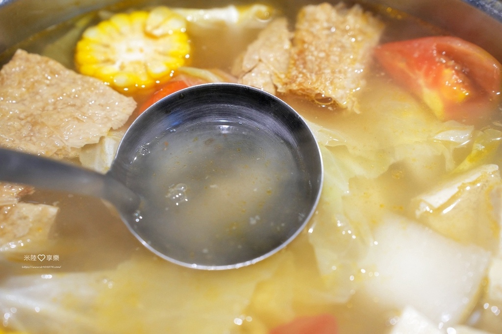 高雄溫體牛火鍋！牛老大涮牛肉連4年必比登推薦，高雄必吃美食。