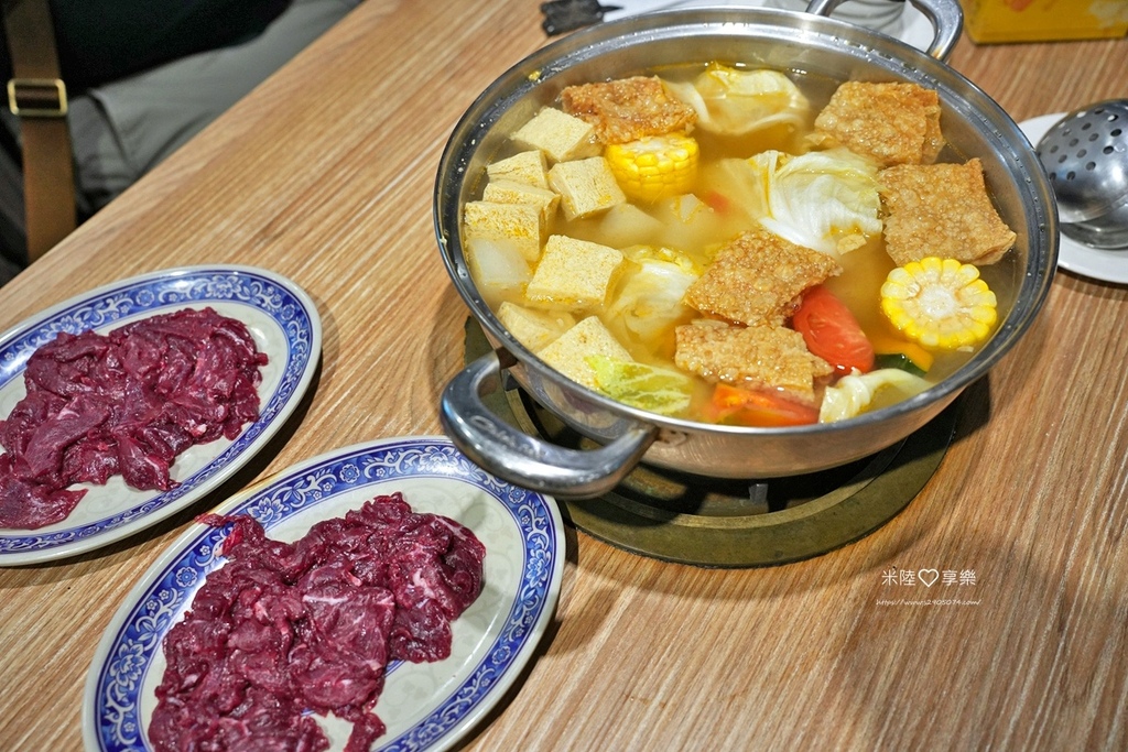 高雄溫體牛火鍋！牛老大涮牛肉連4年必比登推薦，高雄必吃美食。