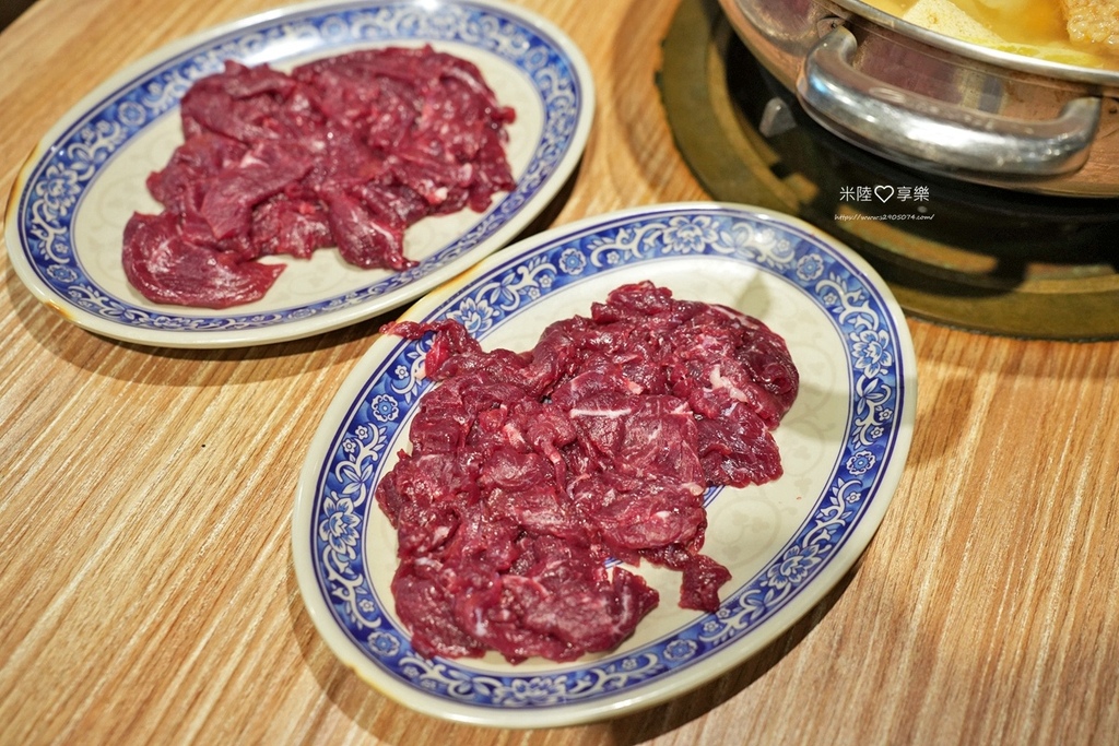 高雄溫體牛火鍋！牛老大涮牛肉連4年必比登推薦，高雄必吃美食。