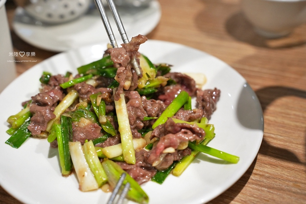 高雄溫體牛火鍋！牛老大涮牛肉連4年必比登推薦，高雄必吃美食。