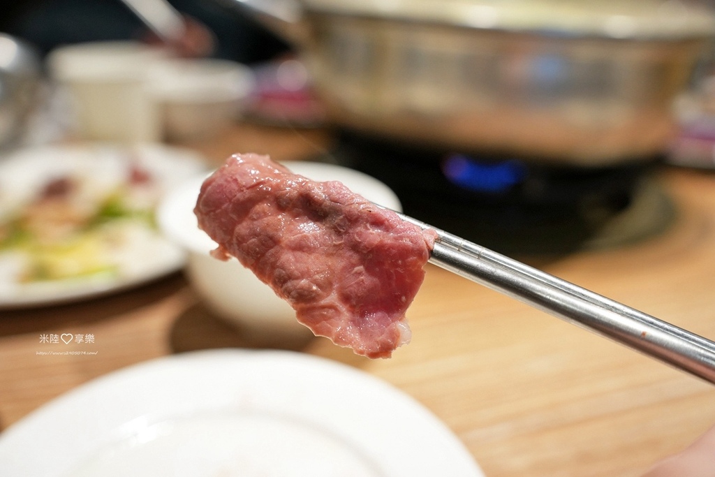 高雄溫體牛火鍋！牛老大涮牛肉連4年必比登推薦，高雄必吃美食。