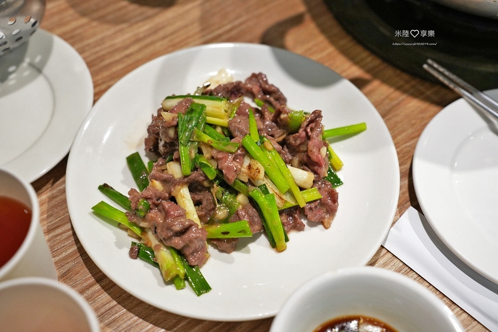 高雄溫體牛火鍋！牛老大涮牛肉連4年必比登推薦，高雄必吃美食。