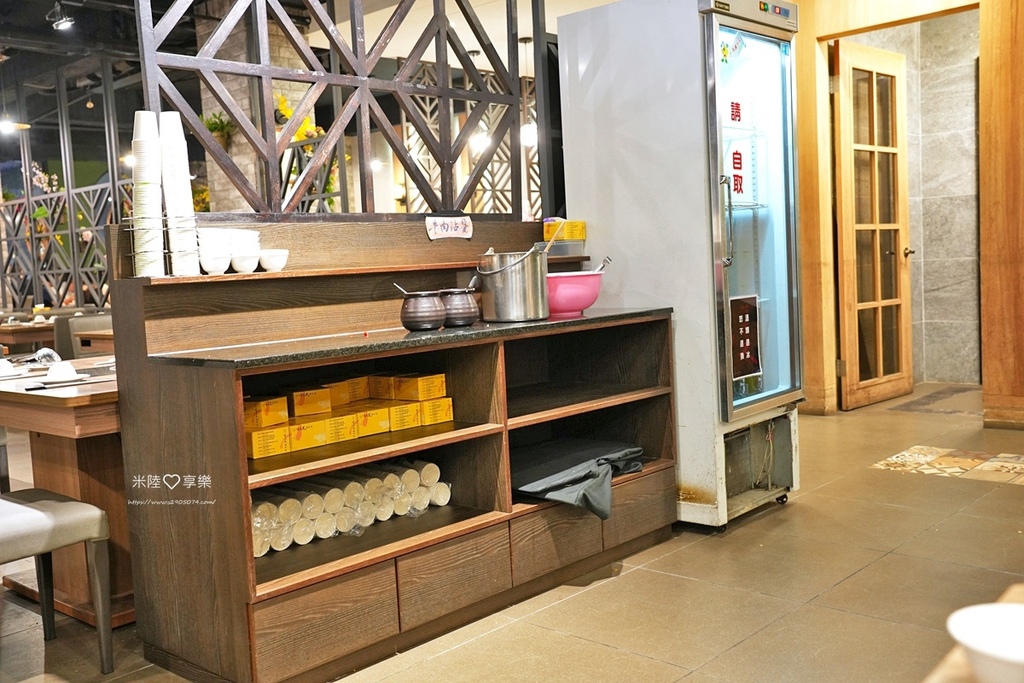 高雄溫體牛火鍋！牛老大涮牛肉連4年必比登推薦，高雄必吃美食。