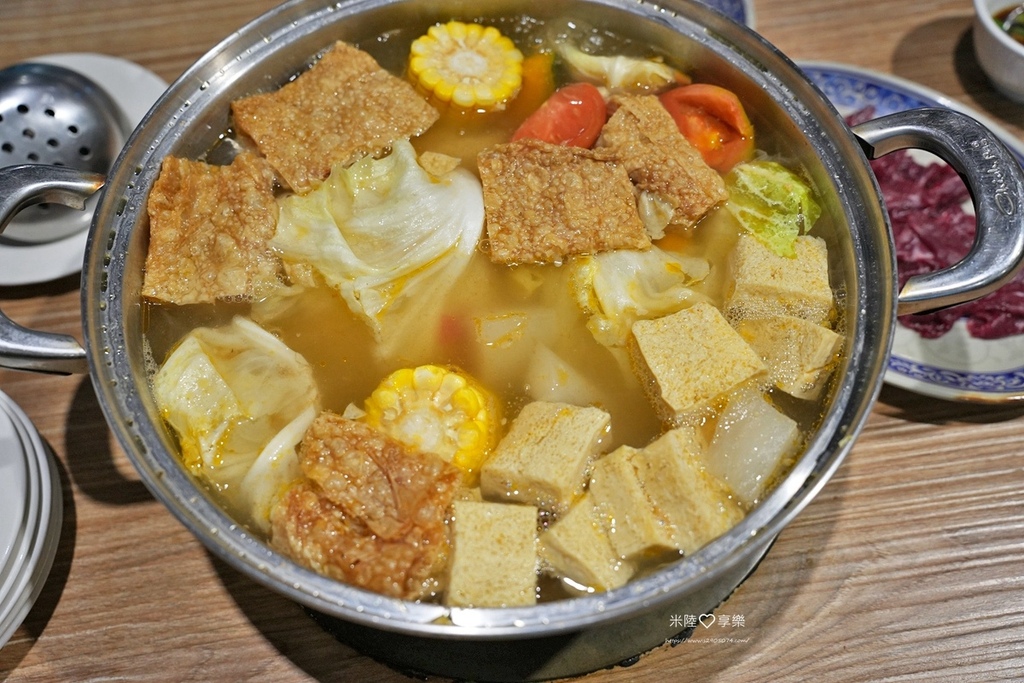 高雄溫體牛火鍋！牛老大涮牛肉連4年必比登推薦，高雄必吃美食。