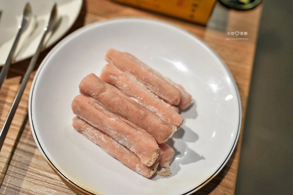 高雄溫體牛火鍋！牛老大涮牛肉連4年必比登推薦，高雄必吃美食。