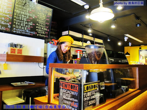 鯛可頌(台南東寧店):(台南。東區美食)『鯛可頌(台南東寧店)』OVEN COFFEE 店中店限定。鯛魚燒+可頌=幸福美味の鯛可頌。 鯛可頌(台南東寧店):(台南。東區美食)『鯛可頌(台南東寧店)』OVEN COFFEE 店中店限定。鯛魚燒+可頌=幸福美味の鯛可頌。