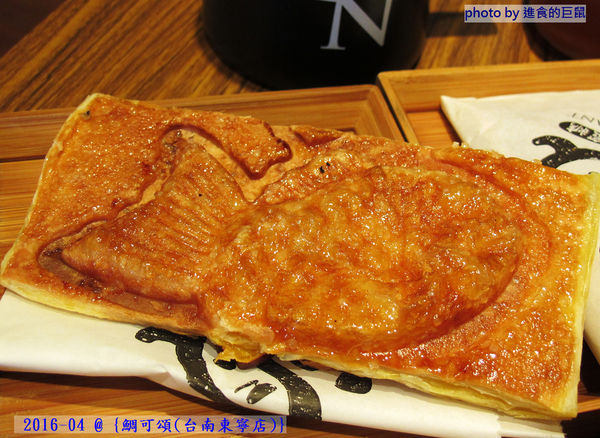 鯛可頌(台南東寧店):(台南。東區美食)『鯛可頌(台南東寧店)』OVEN COFFEE 店中店限定。鯛魚燒+可頌=幸福美味の鯛可頌。 鯛可頌(台南東寧店):(台南。東區美食)『鯛可頌(台南東寧店)』OVEN COFFEE 店中店限定。鯛魚燒+可頌=幸福美味の鯛可頌。