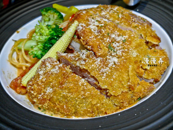 漫漫弄 man.man.nong：台南 南區．隱藏巷弄裡的義式餐廳  漫漫弄 man.man.nong