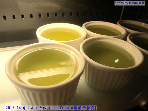 天下大飯店：(台南。中西區美食) 『天下大飯店 La Cupola圓頂西餐廳』台南在地老牌飯店。八樓圓頂西餐廳＿老餐廳新菜色，提供給您最精緻美味的主餐＆吃到飽沙拉吧。讓你吃巧又吃飽！