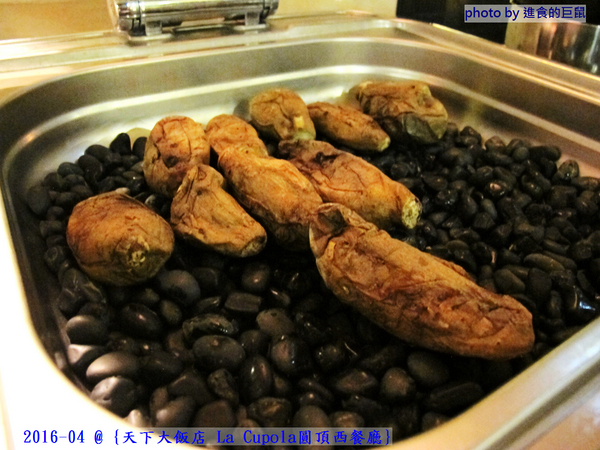 天下大飯店：(台南。中西區美食) 『天下大飯店 La Cupola圓頂西餐廳』台南在地老牌飯店。八樓圓頂西餐廳＿老餐廳新菜色，提供給您最精緻美味的主餐＆吃到飽沙拉吧。讓你吃巧又吃飽！