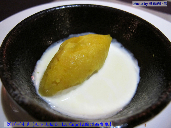 天下大飯店：(台南。中西區美食) 『天下大飯店 La Cupola圓頂西餐廳』台南在地老牌飯店。八樓圓頂西餐廳＿老餐廳新菜色，提供給您最精緻美味的主餐＆吃到飽沙拉吧。讓你吃巧又吃飽！