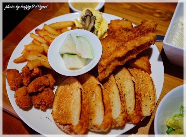 [台中勤美商圈]超澎拜大份量早午餐 小鳥胃請三思★禾間糧倉