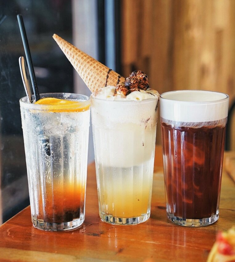 【禾間糧倉】台中人氣早午餐、義大利麵店推薦!必點墨魚八隻蝦義大利麵、洪流起司手作厚牛堡!工業風用餐空間很適合約會、聚餐!近台中科博館、勤美綠園道! - 阿華田的美食日記