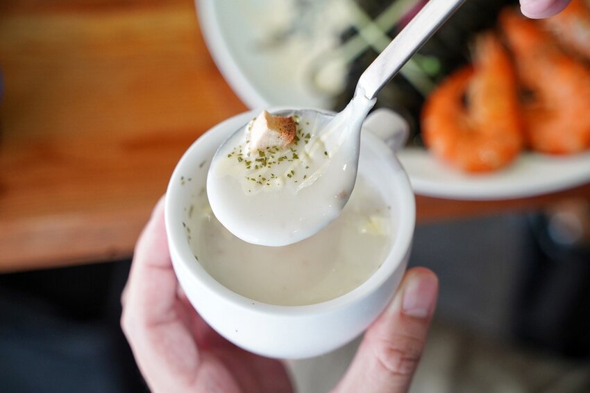 【禾間糧倉】台中人氣早午餐、義大利麵店推薦!必點墨魚八隻蝦義大利麵、洪流起司手作厚牛堡!工業風用餐空間很適合約會、聚餐!近台中科博館、勤美綠園道! - 阿華田的美食日記