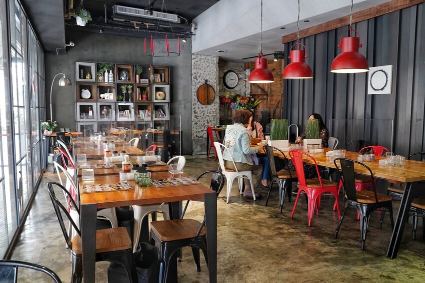 【禾間糧倉】台中人氣早午餐、義大利麵店推薦!必點墨魚八隻蝦義大利麵、洪流起司手作厚牛堡!工業風用餐空間很適合約會、聚餐!近台中科博館、勤美綠園道! - 阿華田的美食日記