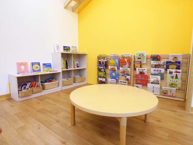 │台北。親子館│信誼小太陽親子館。樹屋森林球池、家家酒市集、探索迷宮、親子共樂小天地