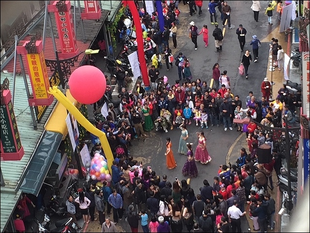 《2016新北市潑水節/小姑食記》2016夏日瘋狂玩水第一彈!中和華新街~南洋觀光美食一條街,搭捷運就可以嚐遍道地東南亞及緬甸料理!