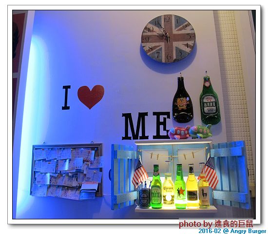 Angry Burger  美式餐廳：（台南。東區美食）Angry Burger 美式餐廳 /  美式漢堡，超大份量，還有大螢幕，讓你開心度過宵夜時光！