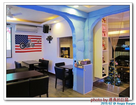 Angry Burger  美式餐廳：（台南。東區美食）Angry Burger 美式餐廳 /  美式漢堡，超大份量，還有大螢幕，讓你開心度過宵夜時光！