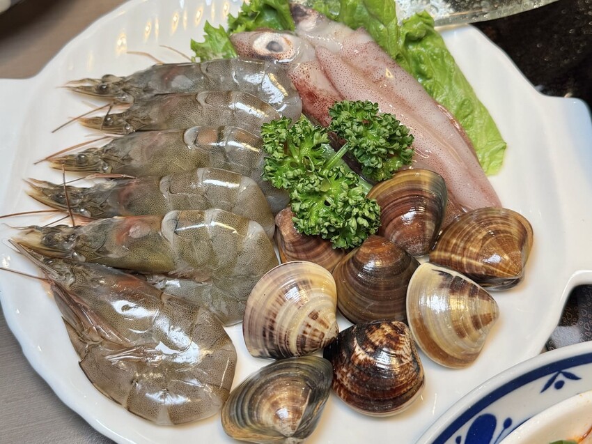 麻妃｜三重菜寮十年老字號火鍋店。湯頭每日新鮮現熬，還有隱藏版老闆私廚料理 – 艾瑞絲的吃貨日常