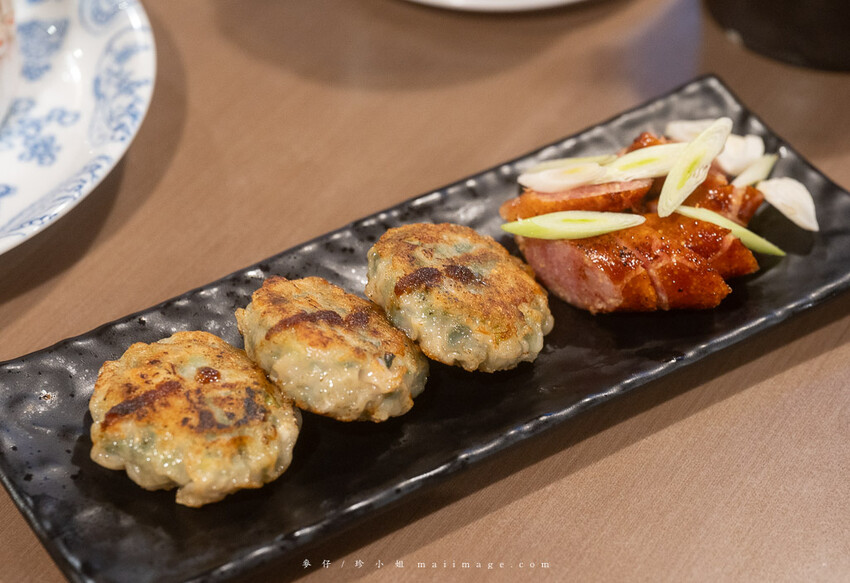 三重美食｜麻妃頂級麻辣鴛鴦鍋～開店10年的經典老字號麻辣鍋，在地人大推的好味道吃過一次就上癮、捷運菜寮