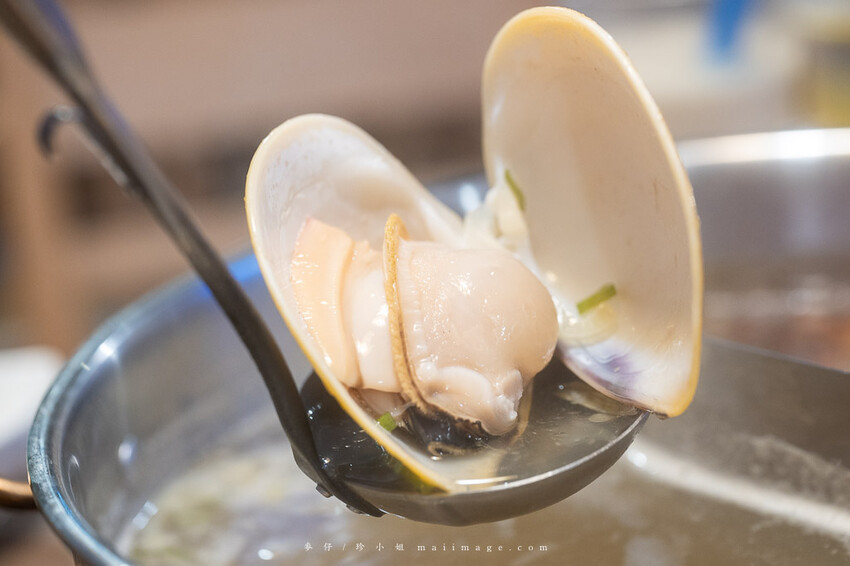 三重美食｜麻妃頂級麻辣鴛鴦鍋～開店10年的經典老字號麻辣鍋，在地人大推的好味道吃過一次就上癮、捷運菜寮