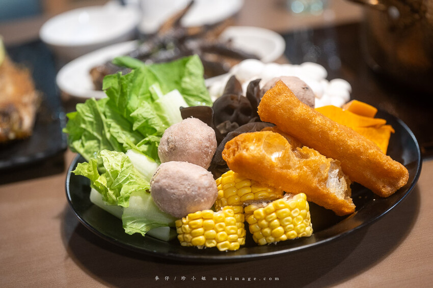 三重美食｜麻妃頂級麻辣鴛鴦鍋～開店10年的經典老字號麻辣鍋，在地人大推的好味道吃過一次就上癮、捷運菜寮