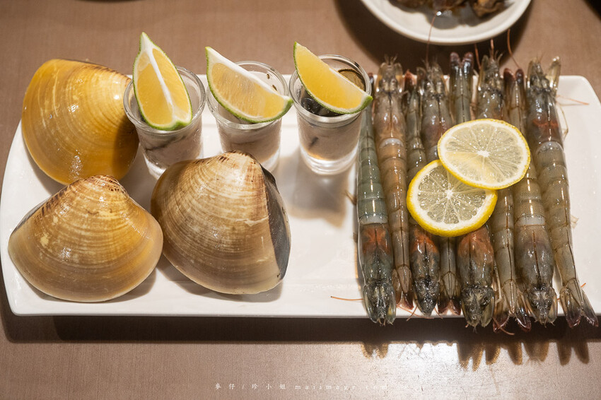 三重美食｜麻妃頂級麻辣鴛鴦鍋～開店10年的經典老字號麻辣鍋，在地人大推的好味道吃過一次就上癮、捷運菜寮