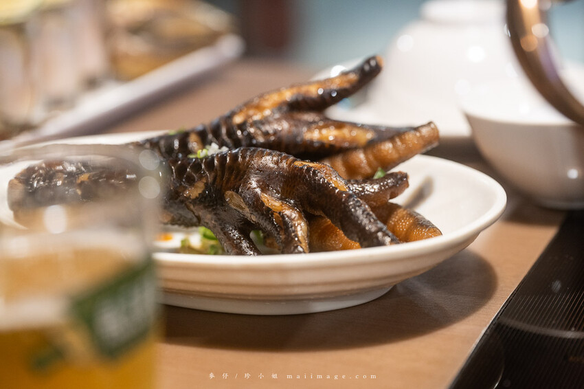 三重美食｜麻妃頂級麻辣鴛鴦鍋～開店10年的經典老字號麻辣鍋，在地人大推的好味道吃過一次就上癮、捷運菜寮