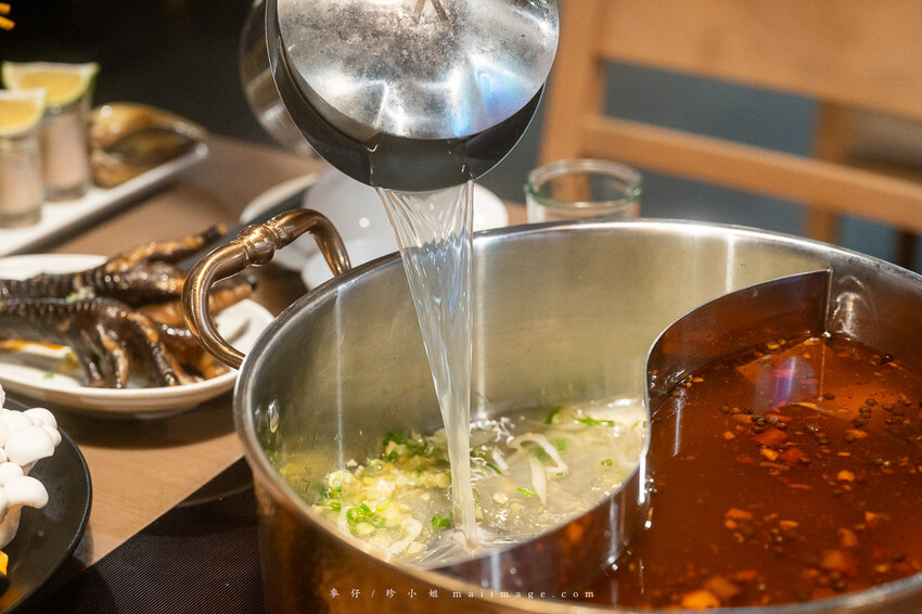 三重美食｜麻妃頂級麻辣鴛鴦鍋～開店10年的經典老字號麻辣鍋，在地人大推的好味道吃過一次就上癮、捷運菜寮