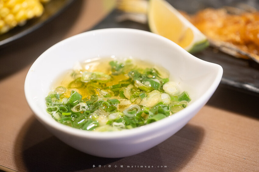 三重美食｜麻妃頂級麻辣鴛鴦鍋～開店10年的經典老字號麻辣鍋，在地人大推的好味道吃過一次就上癮、捷運菜寮