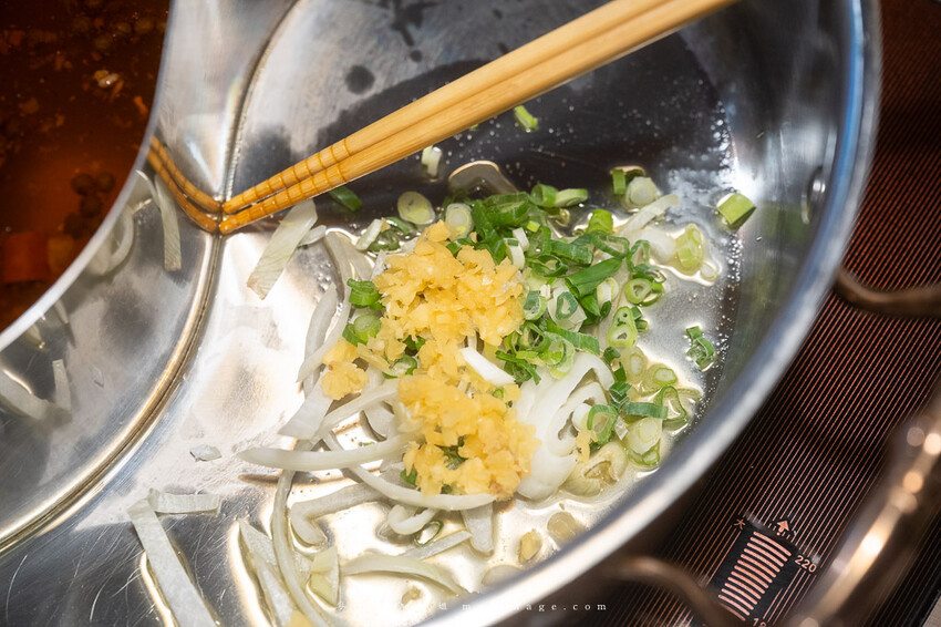 三重美食｜麻妃頂級麻辣鴛鴦鍋～開店10年的經典老字號麻辣鍋，在地人大推的好味道吃過一次就上癮、捷運菜寮