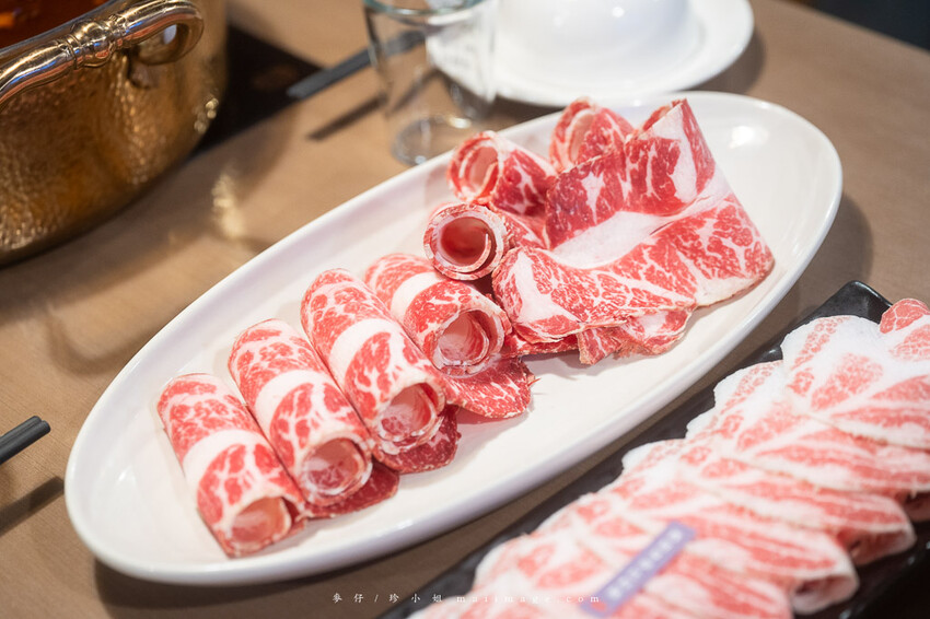 三重美食｜麻妃頂級麻辣鴛鴦鍋～開店10年的經典老字號麻辣鍋，在地人大推的好味道吃過一次就上癮、捷運菜寮